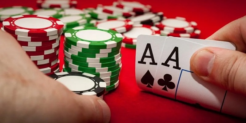 Tuỳ vào từng quân bài mà sử dụng chiến thuật chơi hợp lý trong bài Poker