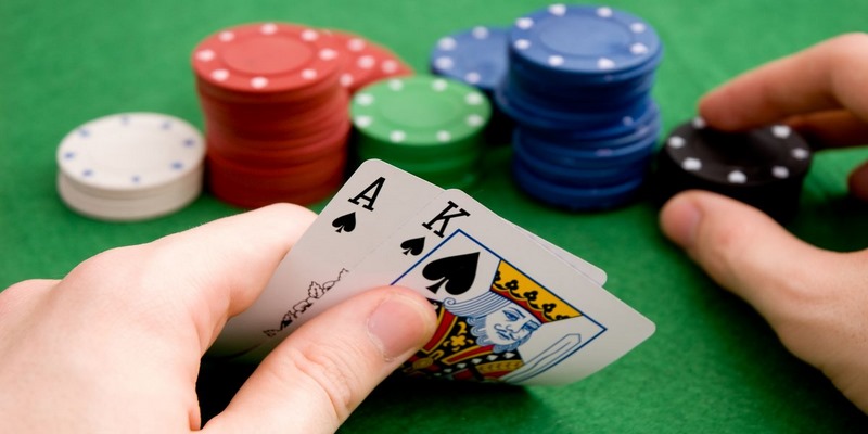 Sử dụng chiến thuật giúp bạn có được một ván chơi bài poker đơn giản