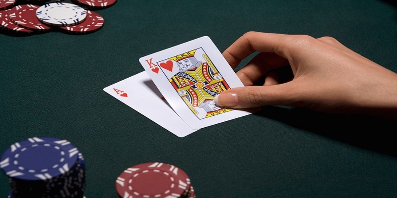 Khám phá 4 bí thuật chơi Poker auto thắng trên ZOWIN